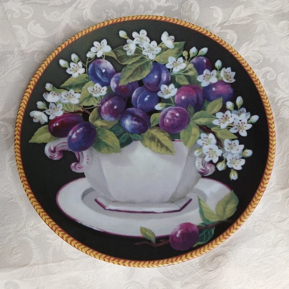 Gloria Fine Porcelain Handwork Coleccion Beatriz Ciruelas Decorative Wall Plate